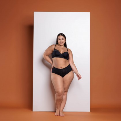 Calcinha com Detalhe na Cintura em Laise Preto