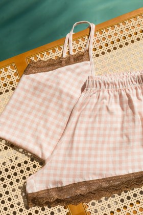 SHORT DOLL ALÇA COM DETALHES EM RENDA